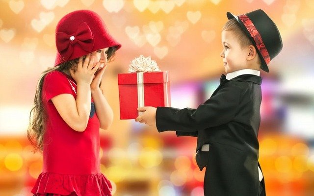 Что подарить девочке на День святого Валентина?