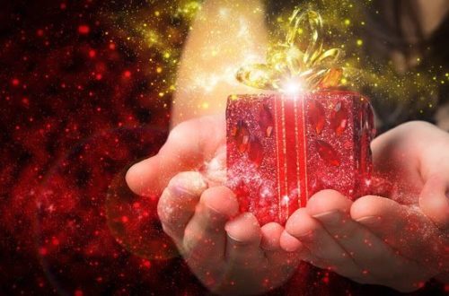Подарок с точки зрения магии: что дарить можно, а что нет