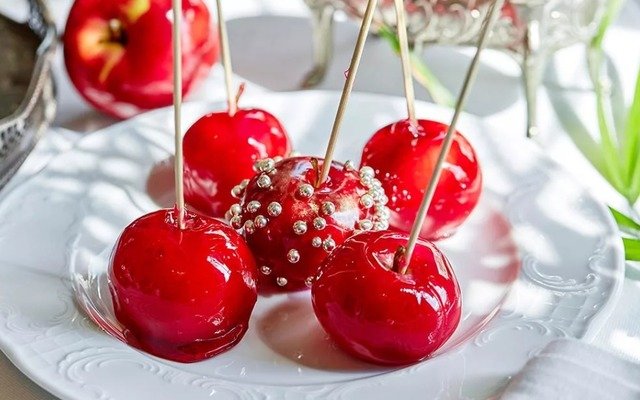 Фрукты и ягоды в глазури и карамели: рецепты и идеи
