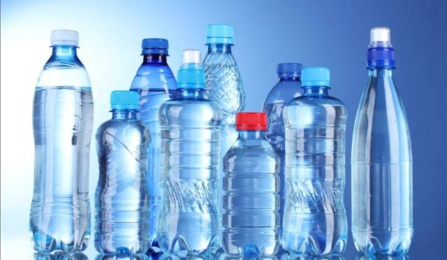 Что нужно знать при покупке воды и еды в пластиковой упаковке