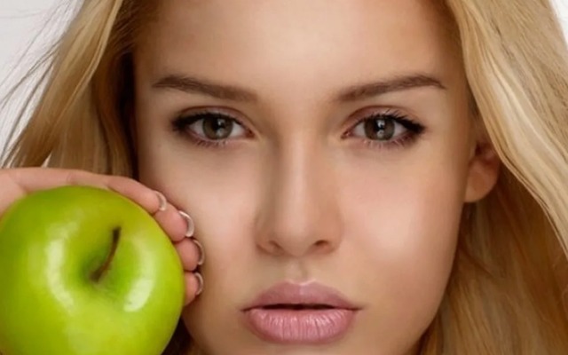 Рецепты масок для лица из молодильных яблочек
